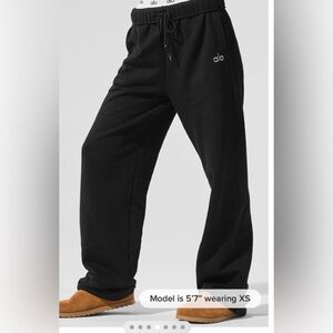 AUTHENTIC ALO Yoga Accolade straight leg Sweatpants